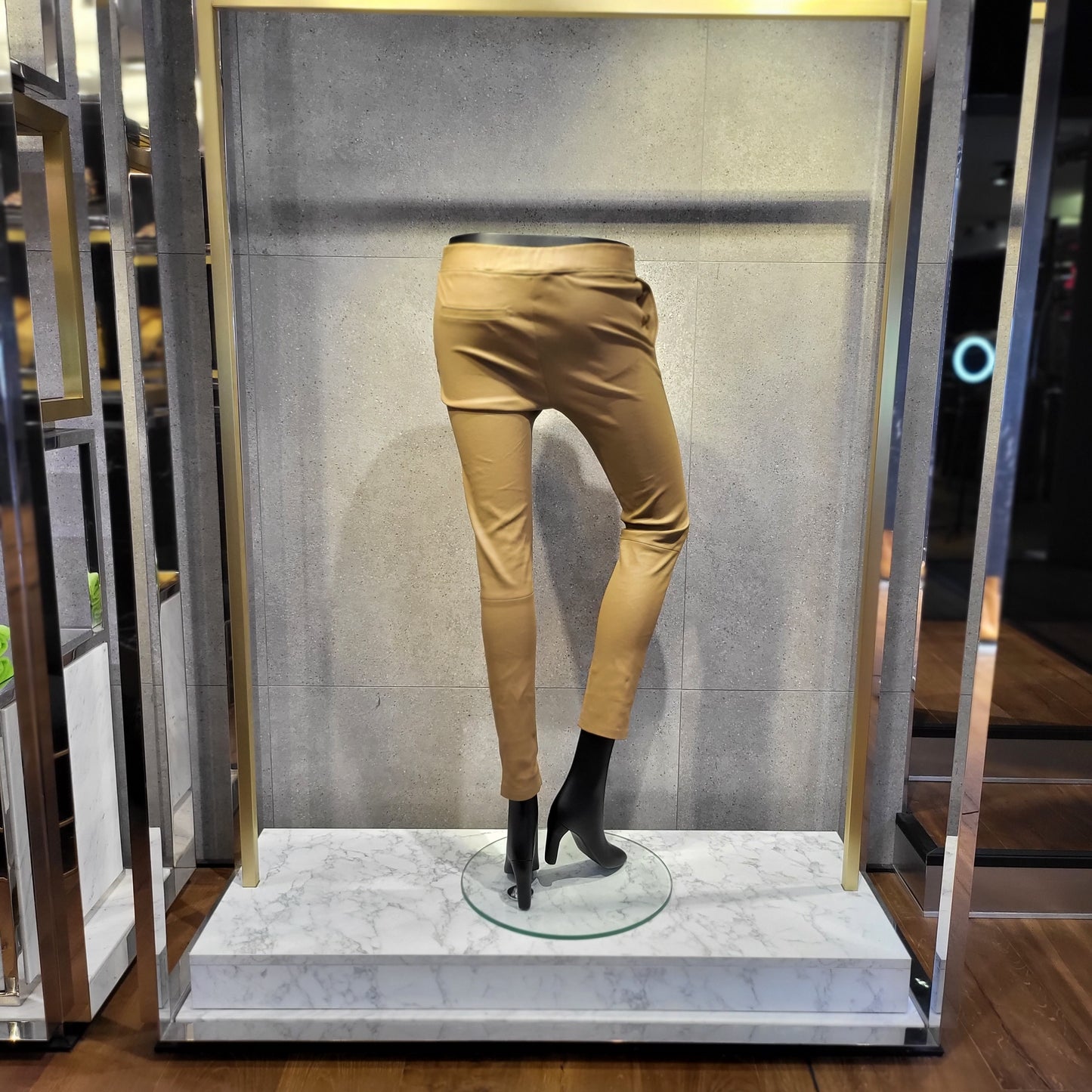 CHINO EN CUIR NUTS