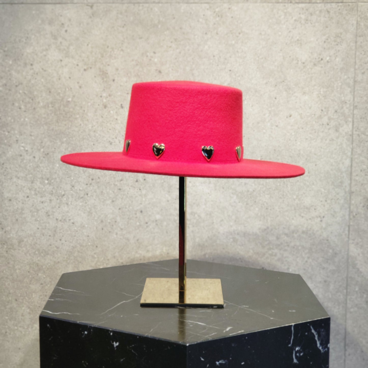 CHAPEAU EN FEUTRE