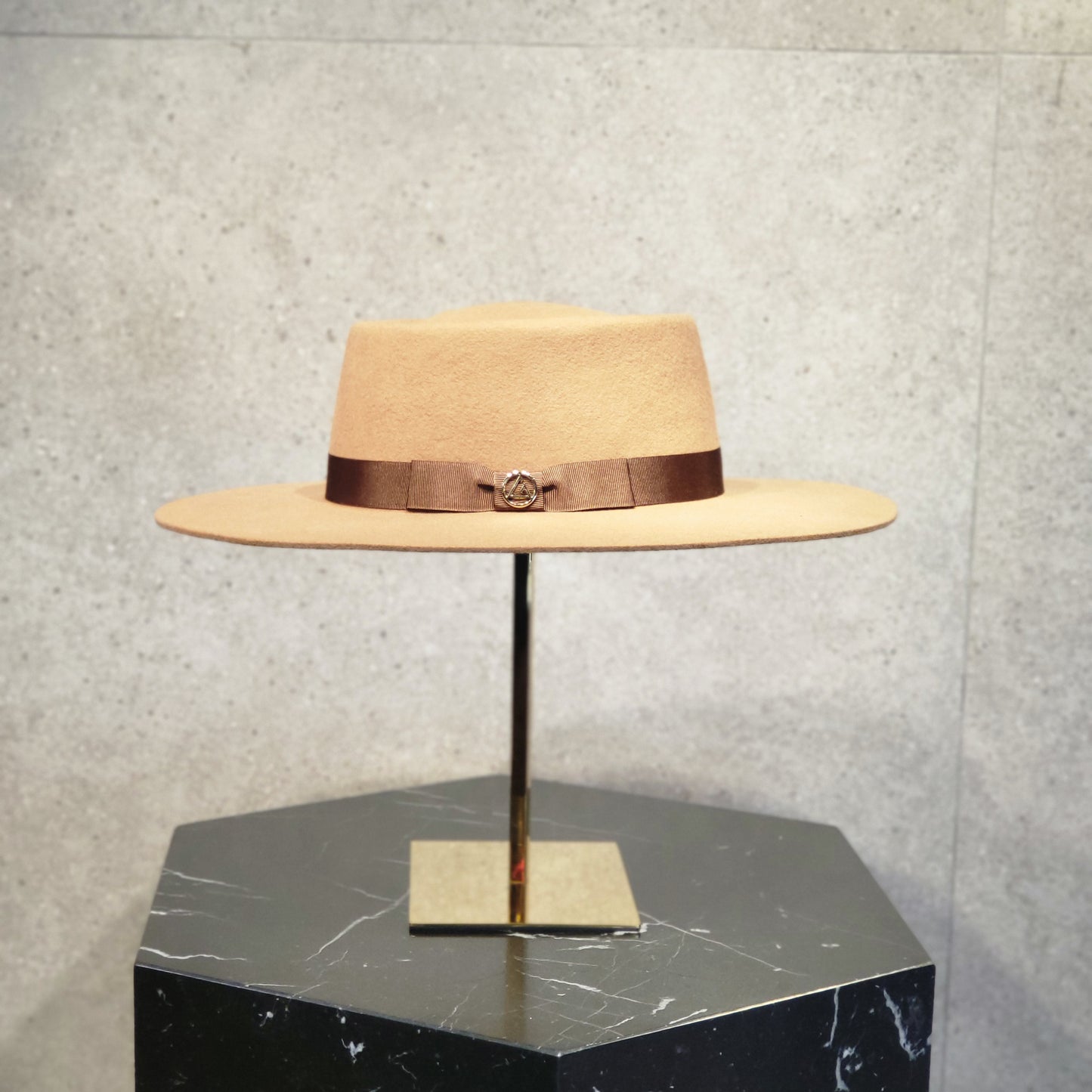 CHAPEAU EN FEUTRE