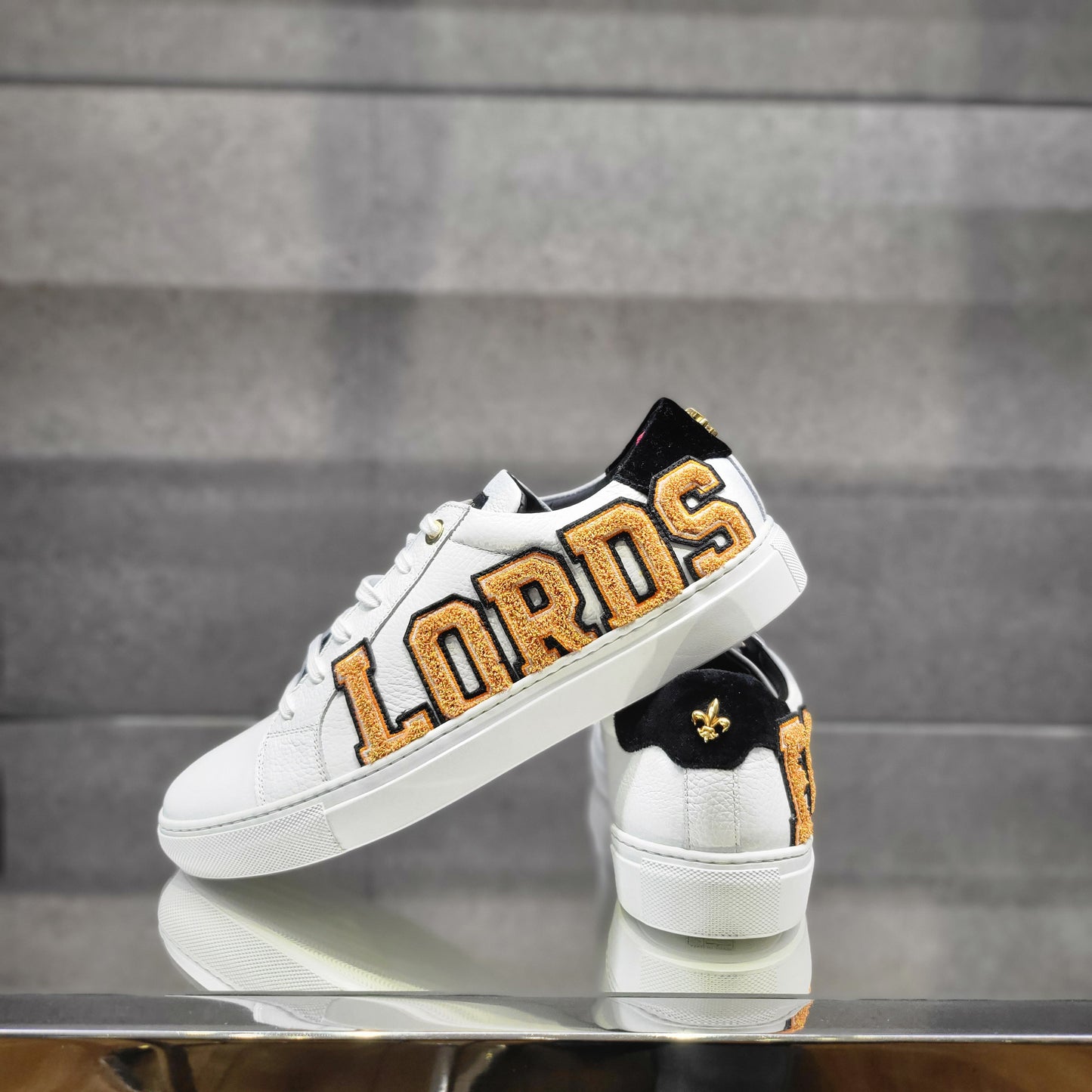 „LORDS & FOOLS“-SNEAKERS