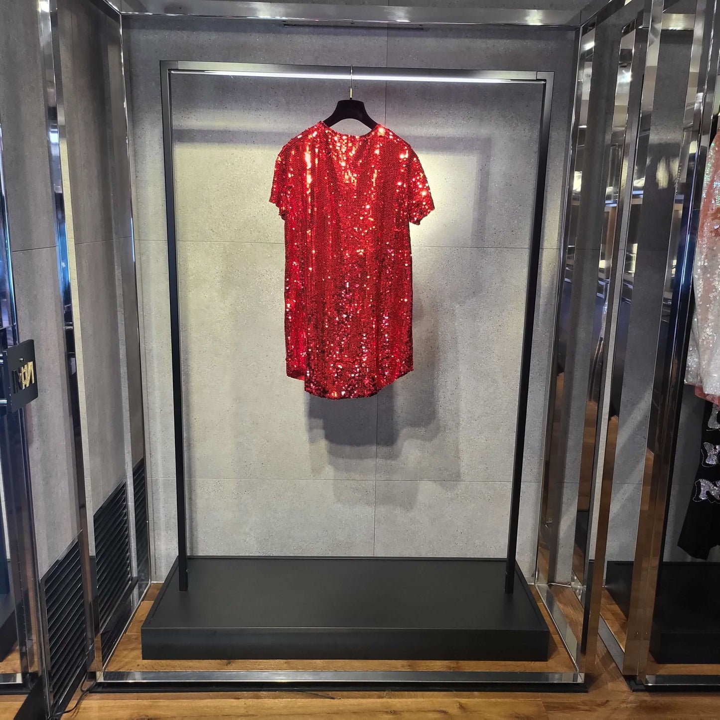 Robe Rouge en paillettes avec Logo Coco Cola