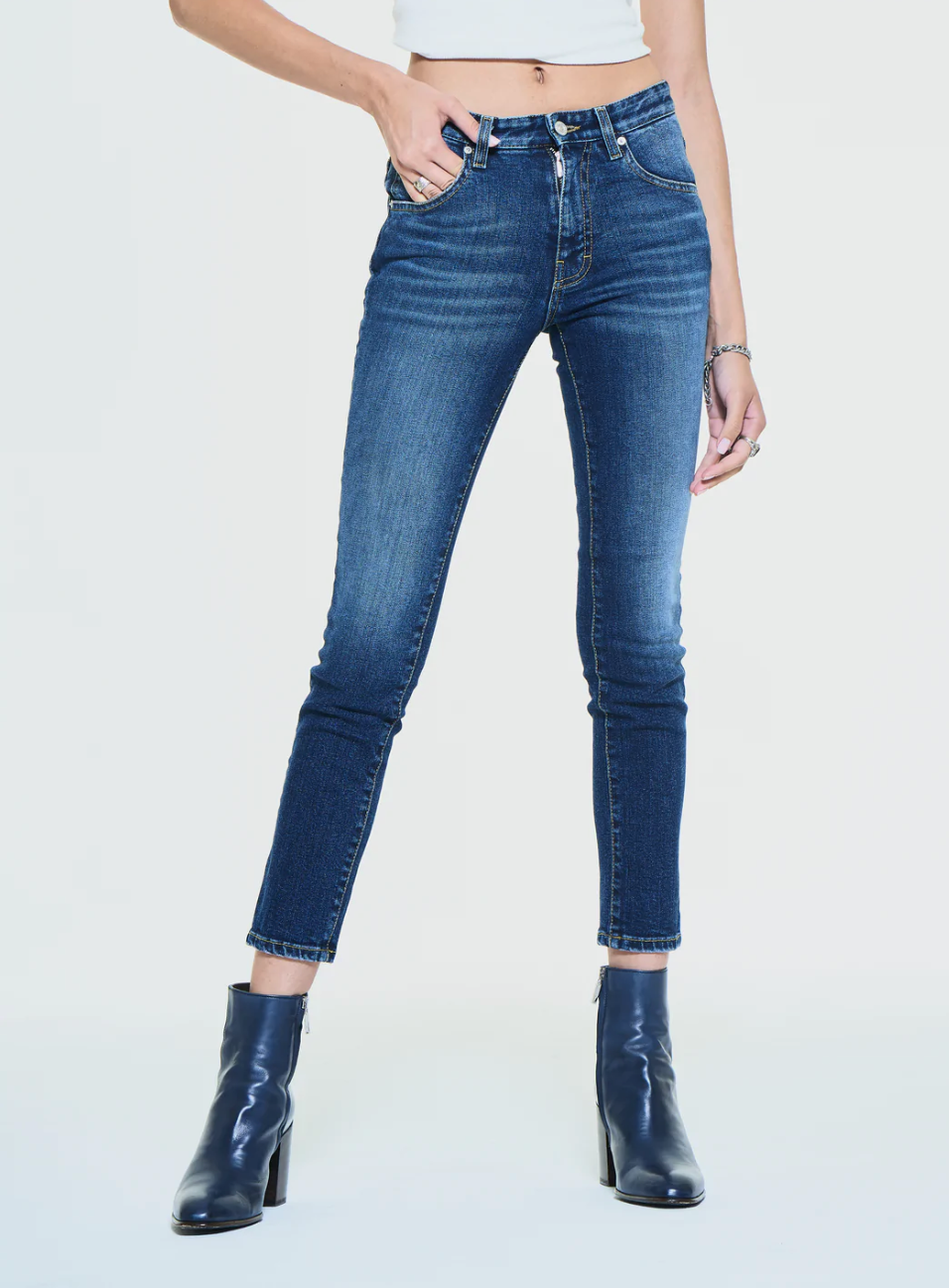 JOAN SKINNY