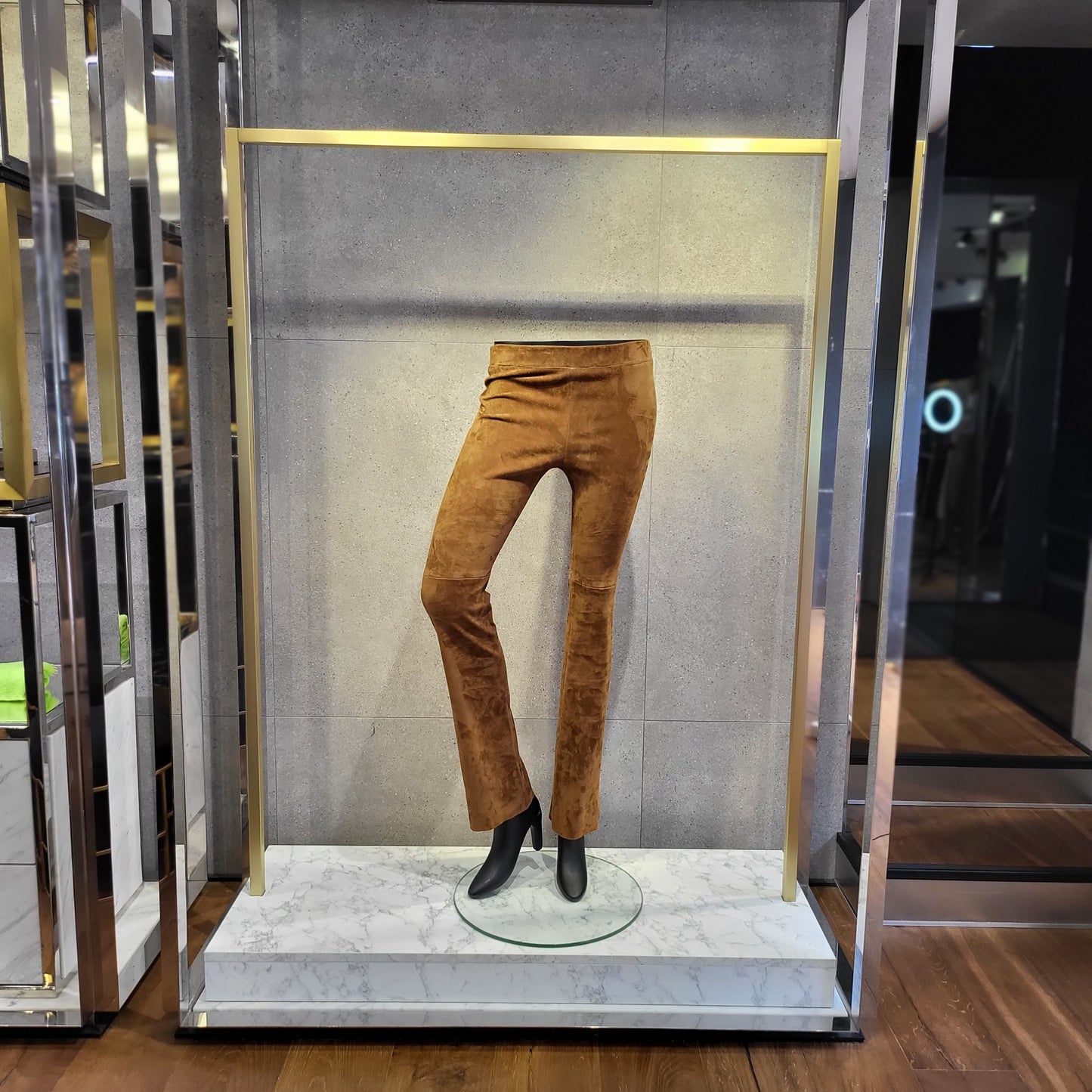 PANTALON "ANDREA" EN DAIM STRETCH