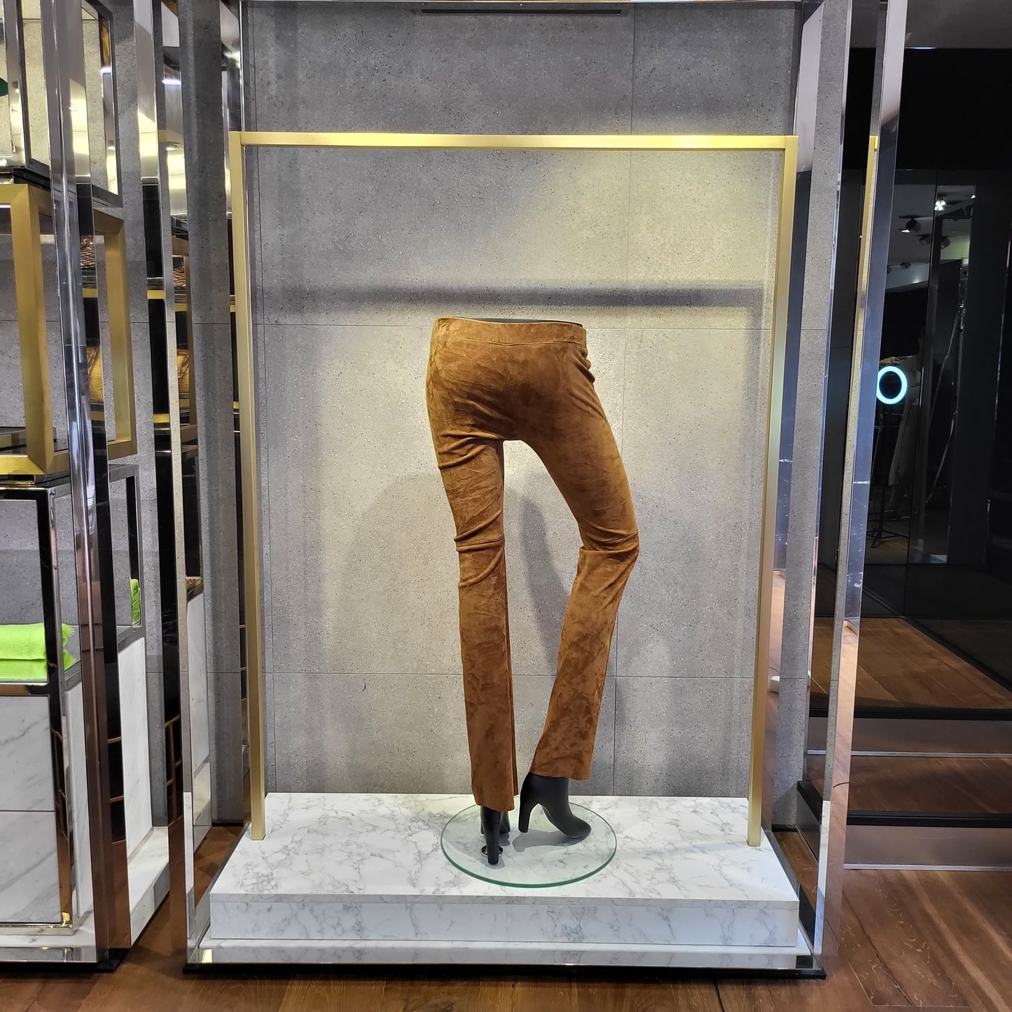 PANTALON "ANDREA" EN DAIM STRETCH