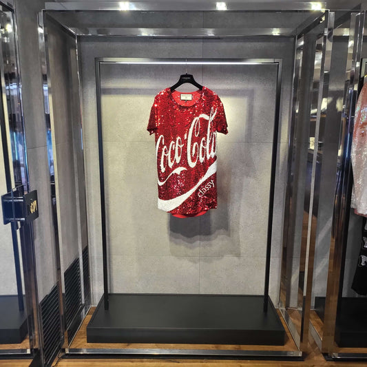 Robe Rouge en paillettes avec Logo Coco Cola