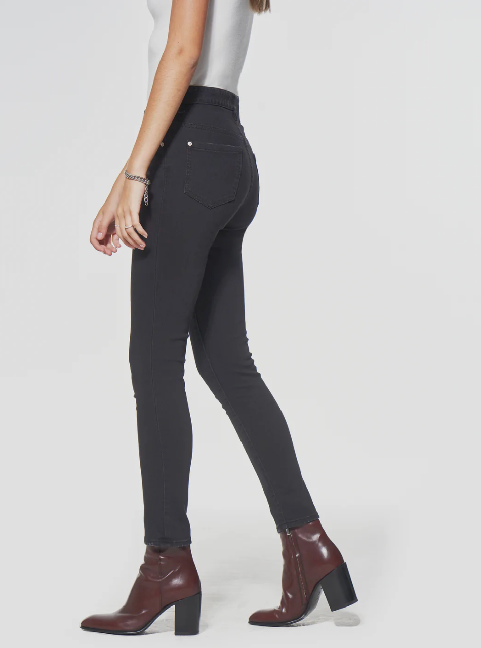 JOAN SKINNY